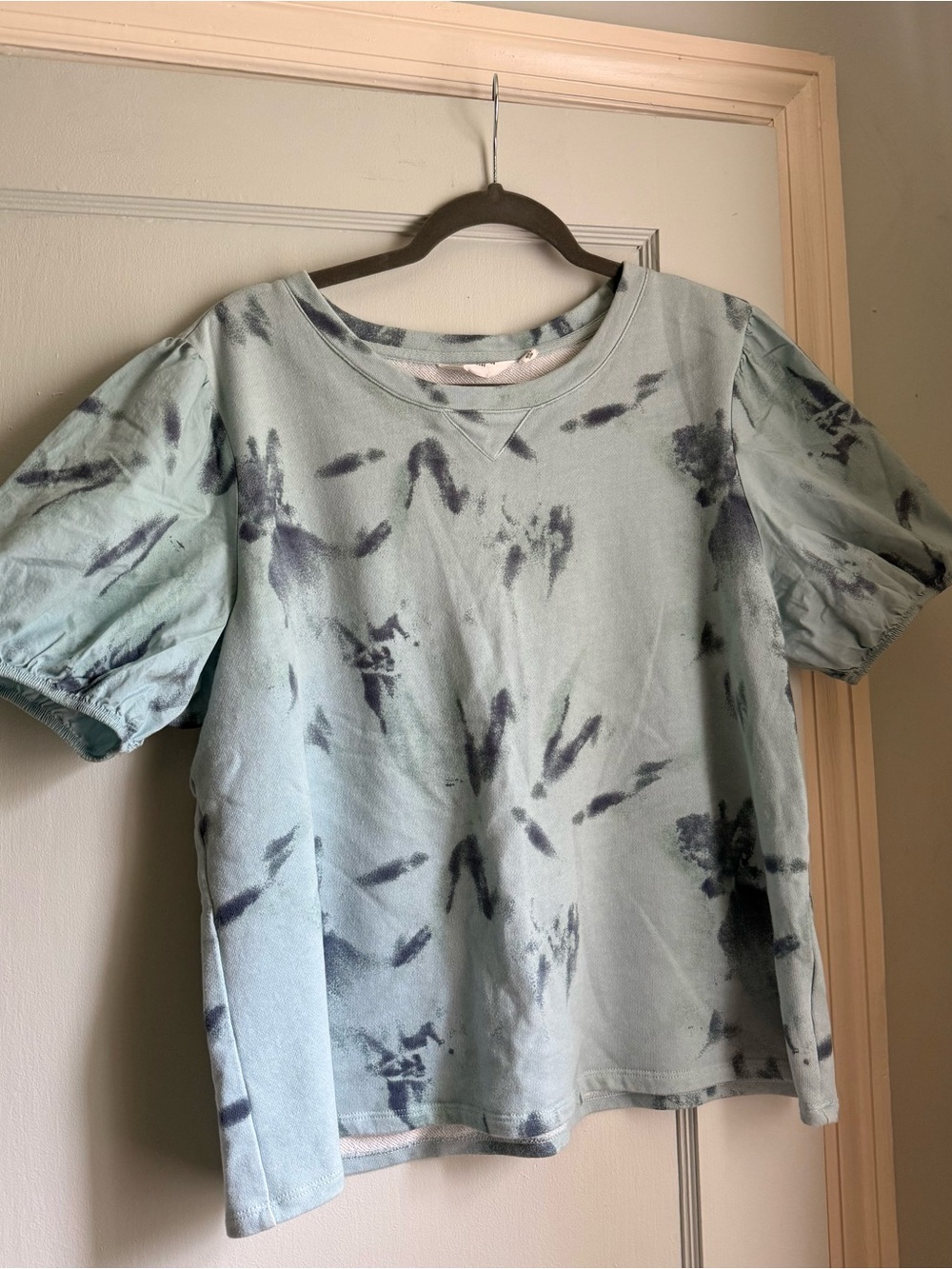 Candace Cameron Bure Light Blue Tie-Dye Short Sleeve Top